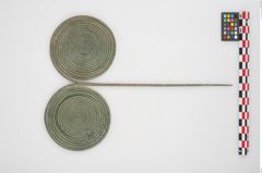 Foto von Bronzedoppelspiralnadel (NHMW-PRAE-038880)